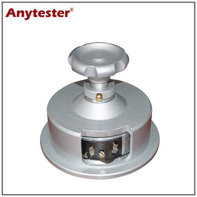 Круглый резак с образцом ткани